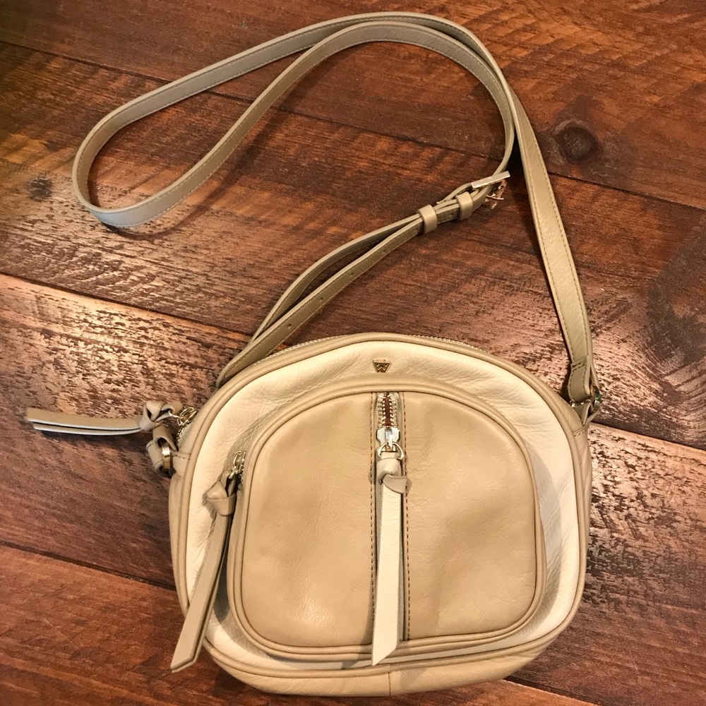 Kelly Wynne Crossbody